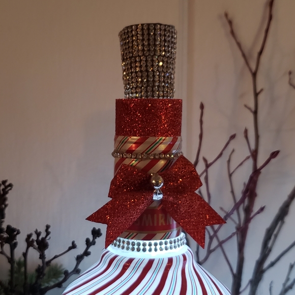 🎄Christmas Fancy Liquor Bottle Lights ~ Peppermint Vodka w/ sparkles & bows - Picture 2 of 10